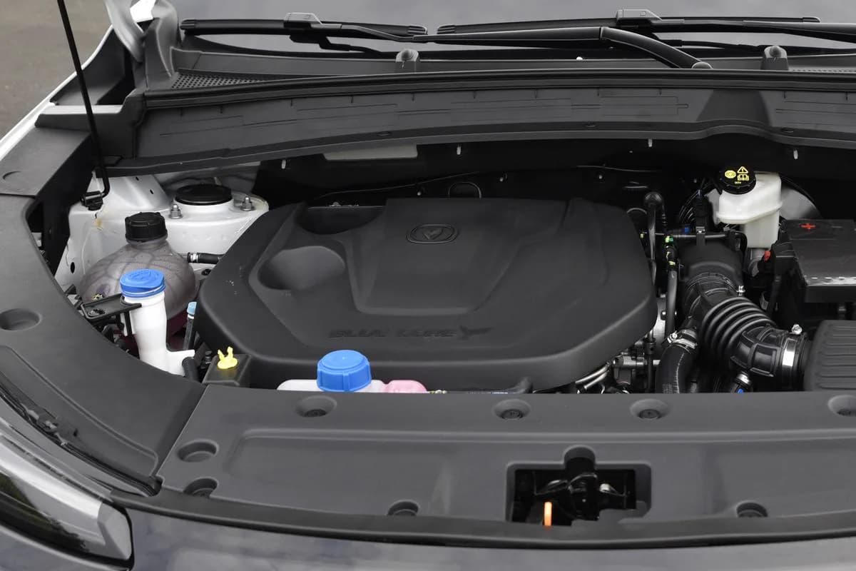 Подкапотное пространство Changan CS55 Plus с турбомотором 1,5 литра