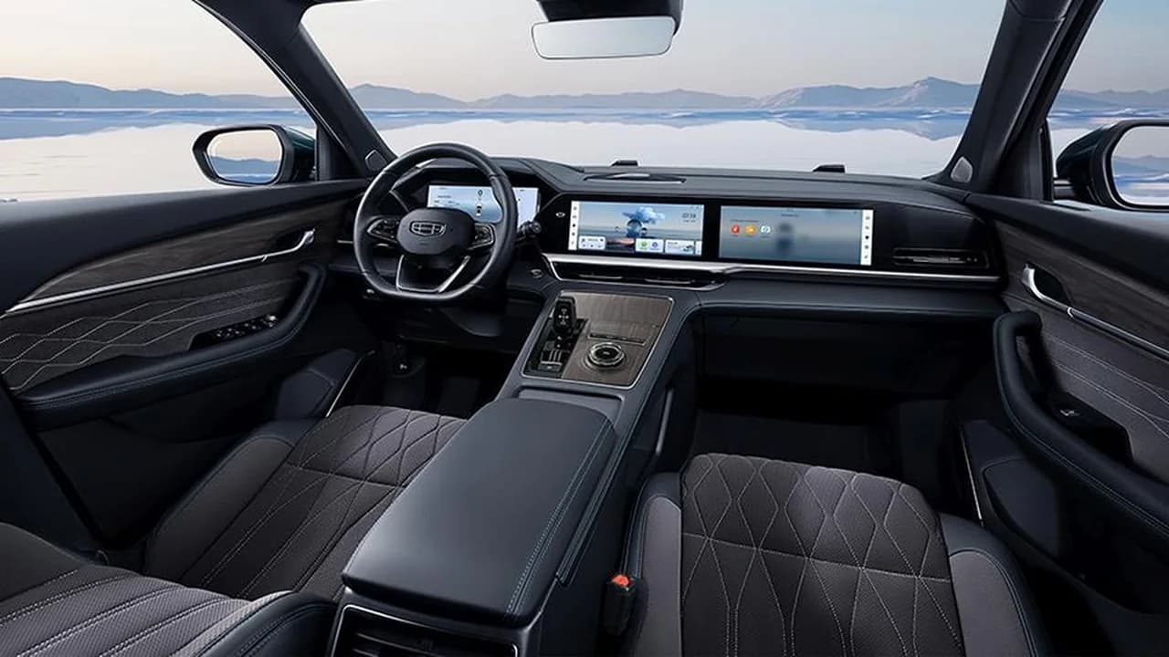 Обновлённый интерьер Geely Monjaro первого поколения