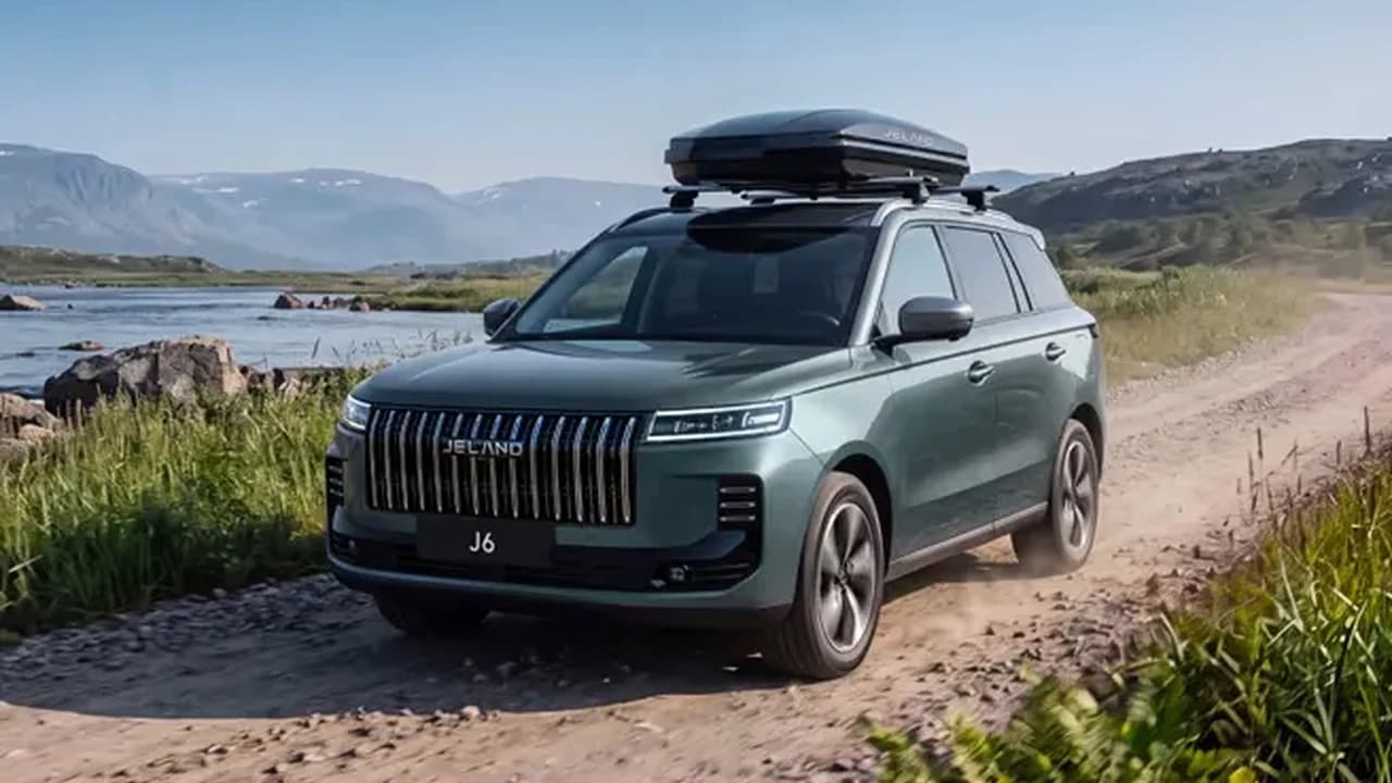 Jeland J6 на грунтовой дороге